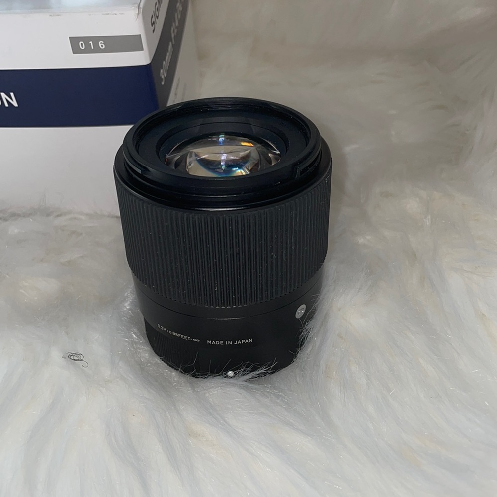 Sigma 30mm F1.4 lens